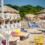 Saint Thomas Village Feriested 5*