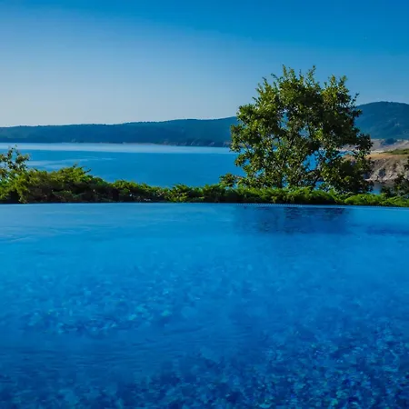 리조트 Saint Thomas Village 소조폴