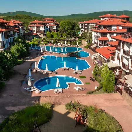 리조트 Saint Thomas Village 소조폴