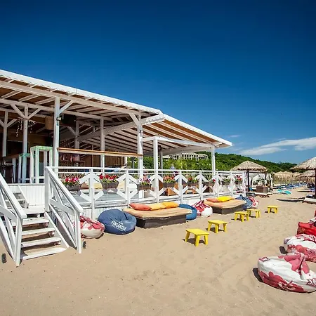 אתר נופש Saint Thomas Village 5*