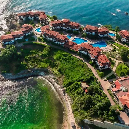 אתר נופש Saint Thomas Village סוזופול